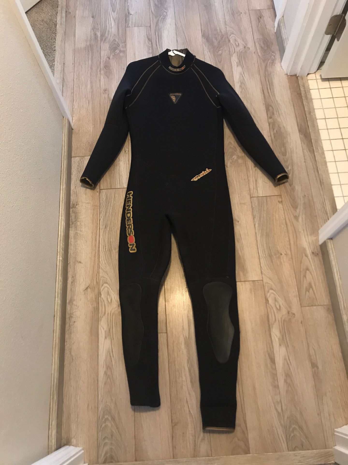 Wet suit size L