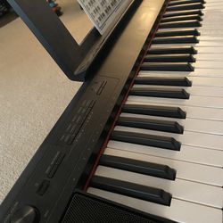 Yamaha Keyboard Piagerro Np12