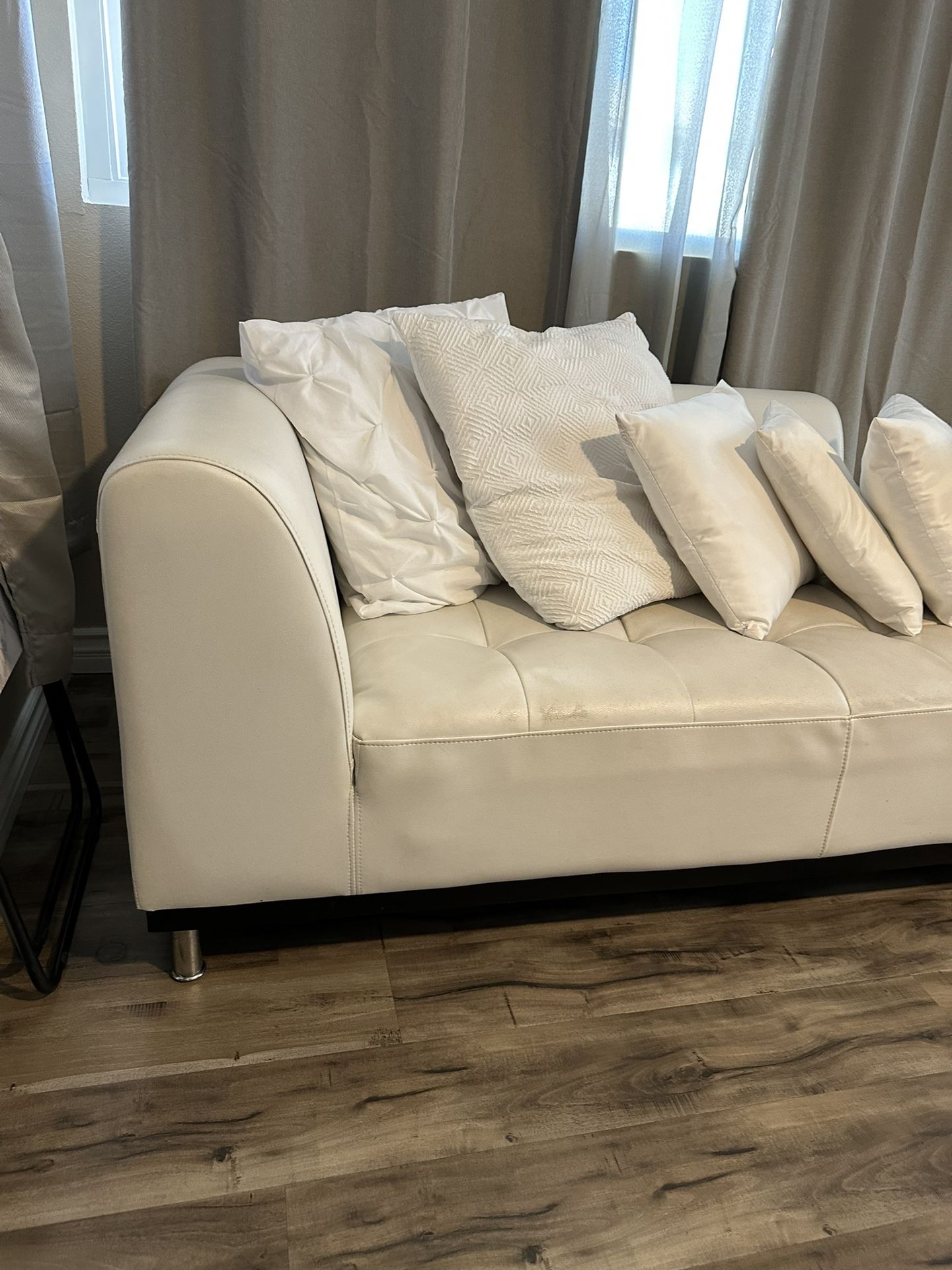 Modern white Sofa set Comes With Pillows And Ottoman.