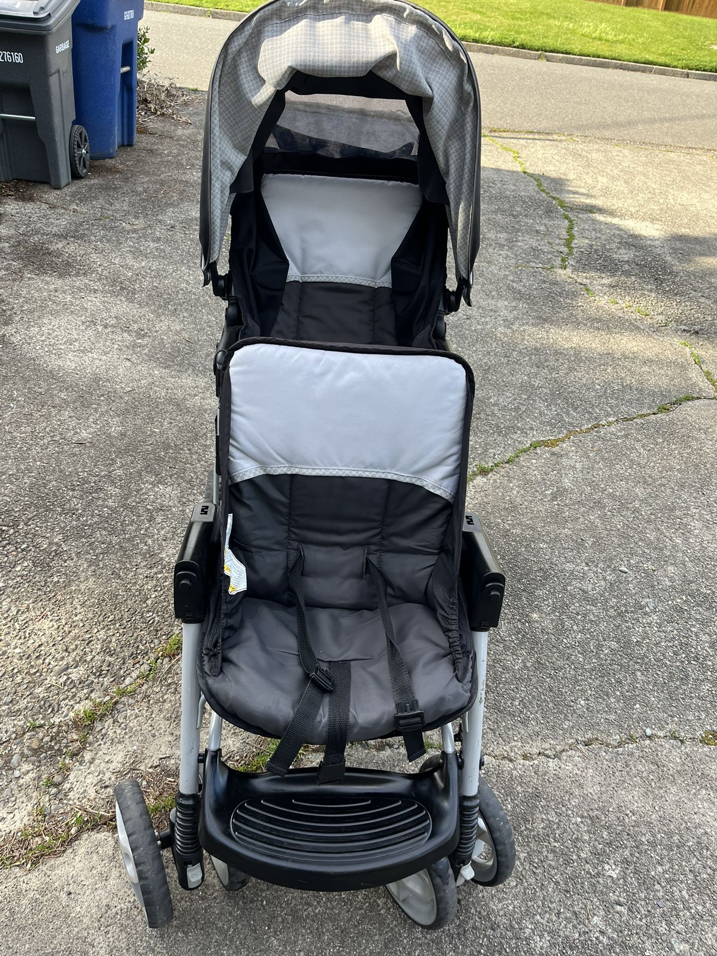 Graco double stroller Duo Glider (in Des Moines)