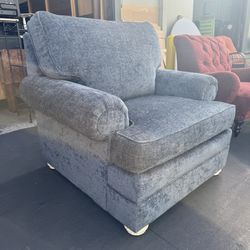 Kincaid Furniture Custom Select Upholstery Collection Very Clean and Good Condition