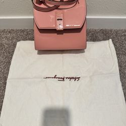 Salvatore Ferragamo patent leather Bag in blush pink 