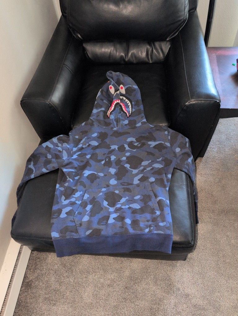 XXXL blue bape hoodie(lightly worn)