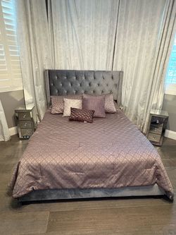 Queen bedroom set mirror dresser