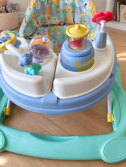 Disney Winnie the Pooh Baby Walker w/ Music & Lights 🎵