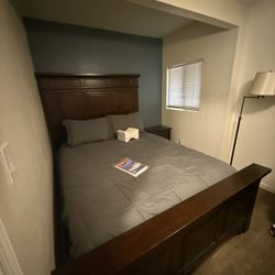 Queen Size Rustic Brown Bedroom Set 