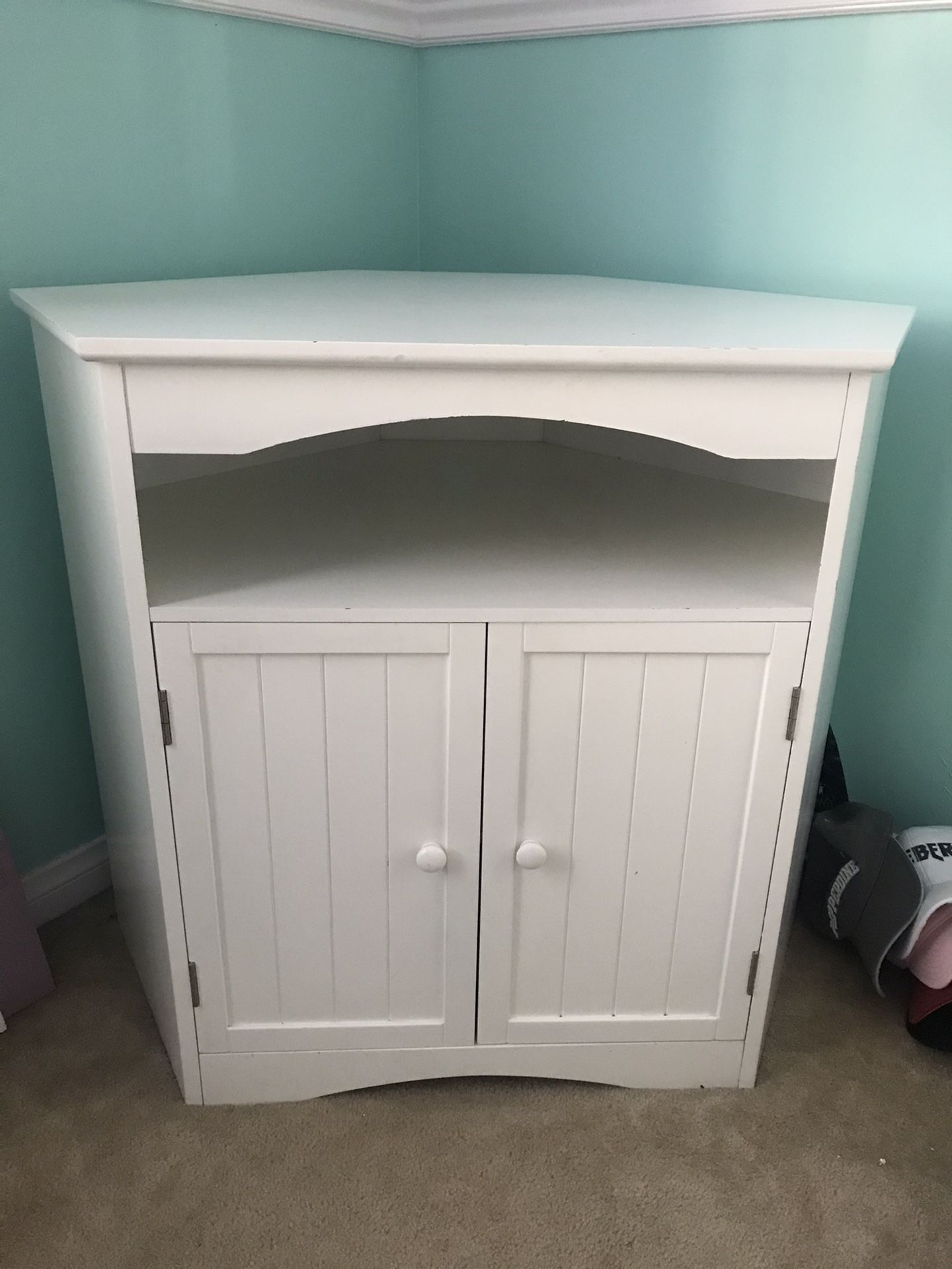 Corner cabinet. With adjustable shelves.