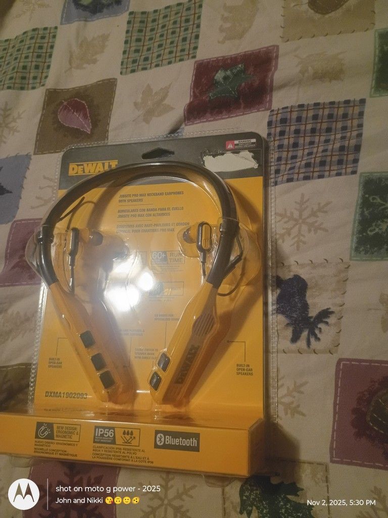 DeWalt Bluetooth Headphones With Speakers In The Side