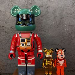 Bearbricks Set