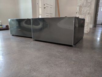 LG pedast