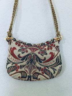 Vintage Rodo Italy evening bag features a detailed brocade tapestry pattern and a gold rope chain strap