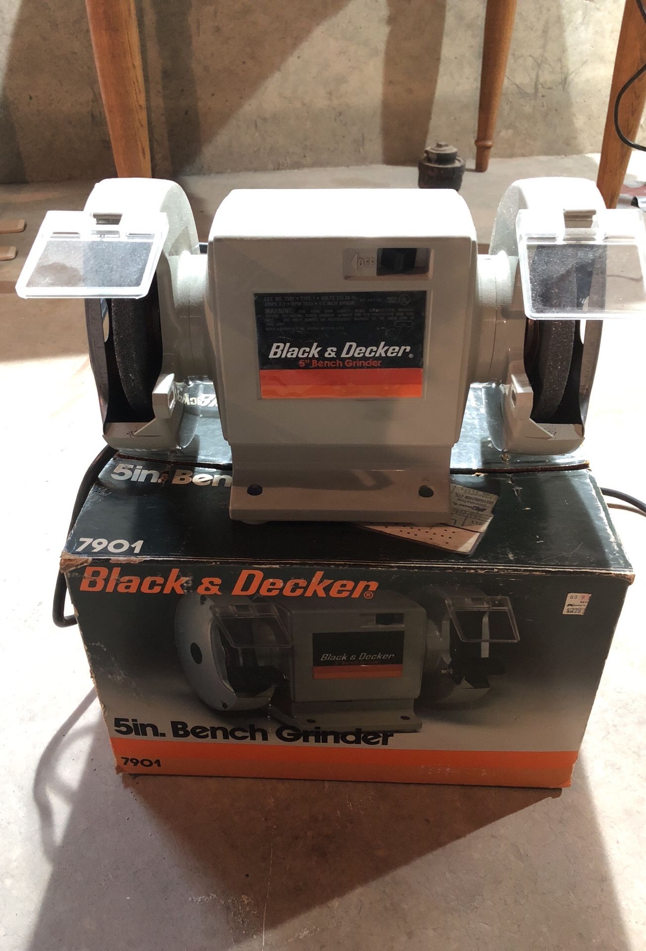 Black and Decker 5in Bench Grinder for Sale in Glen Ellyn IL OfferUp