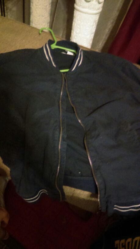 Bomber jacket ✔ (med) only 20$