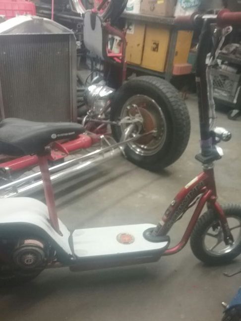 REDUCED PRICE NOW!!! SCHWINN RED S500 ELECTRIC SCOOTER WITH SEAT!!!