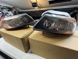 BMW e90 headlight assembly  (4 door pre LCI)