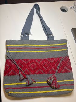 Tote bag with zipper