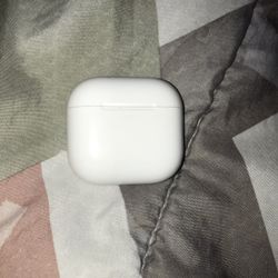 AirPods 4 White W/ Apple Care (Throw Me A Offer)