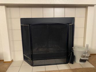 Fireplace screen and ash bucket