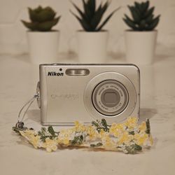 Nikon Coolpix S202