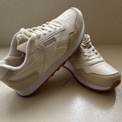 🌼 Beige Reebok Women 🌼