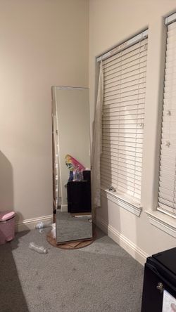 Cute elegant storage mirror with another mirror inside brand new not the one in the pics same one but new