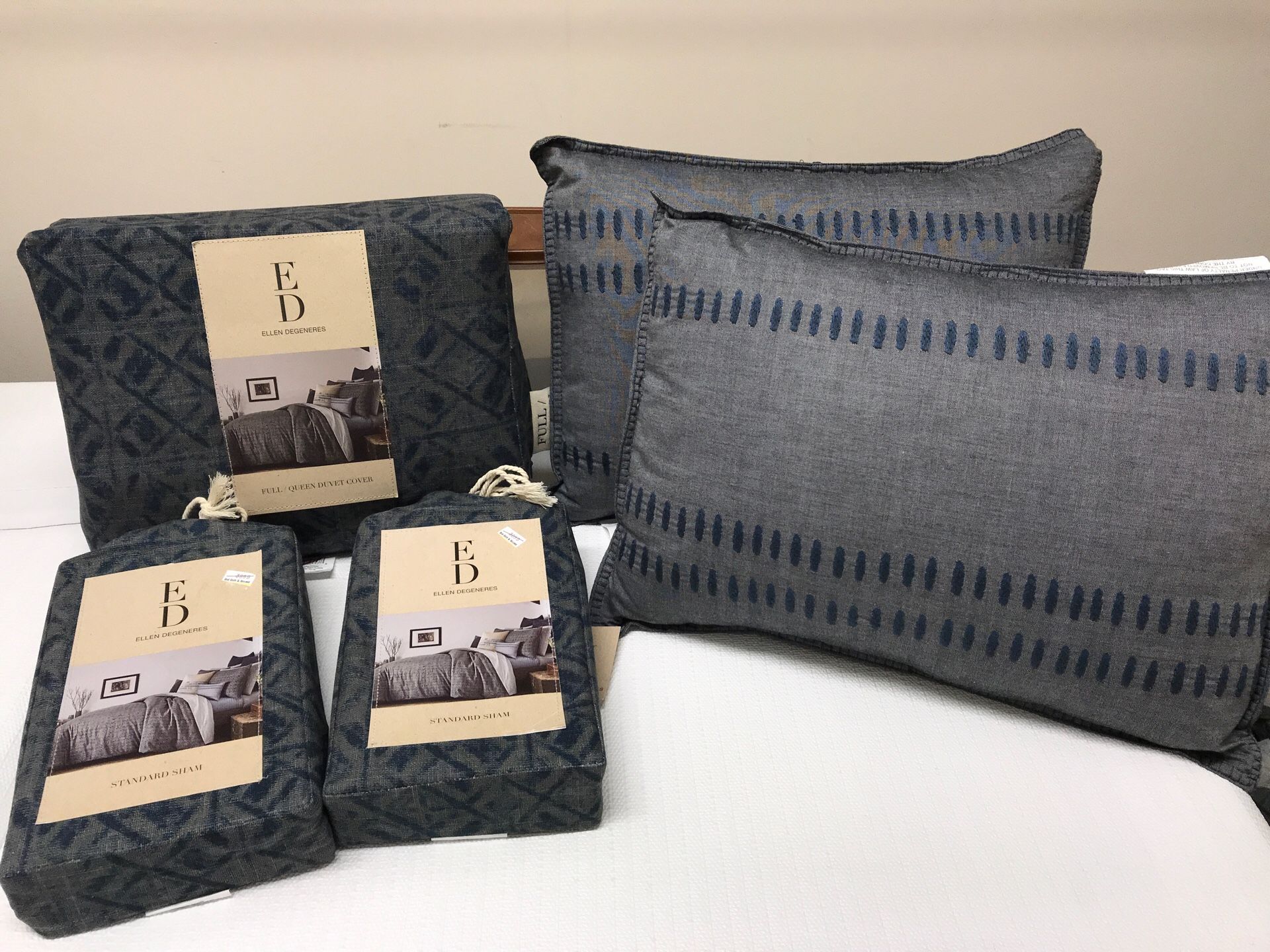 New Full/Queen 5-Piece Duvet Cover/Pillow Shams/Toss Pillows Set Ellen Degeneres “Nomad” Gray & Blue