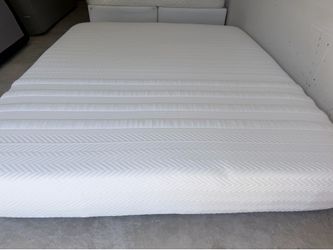 LIKE NEW 12” California king LEESA LEGEND hybrid memory foam mattress and low profile box spring $350
