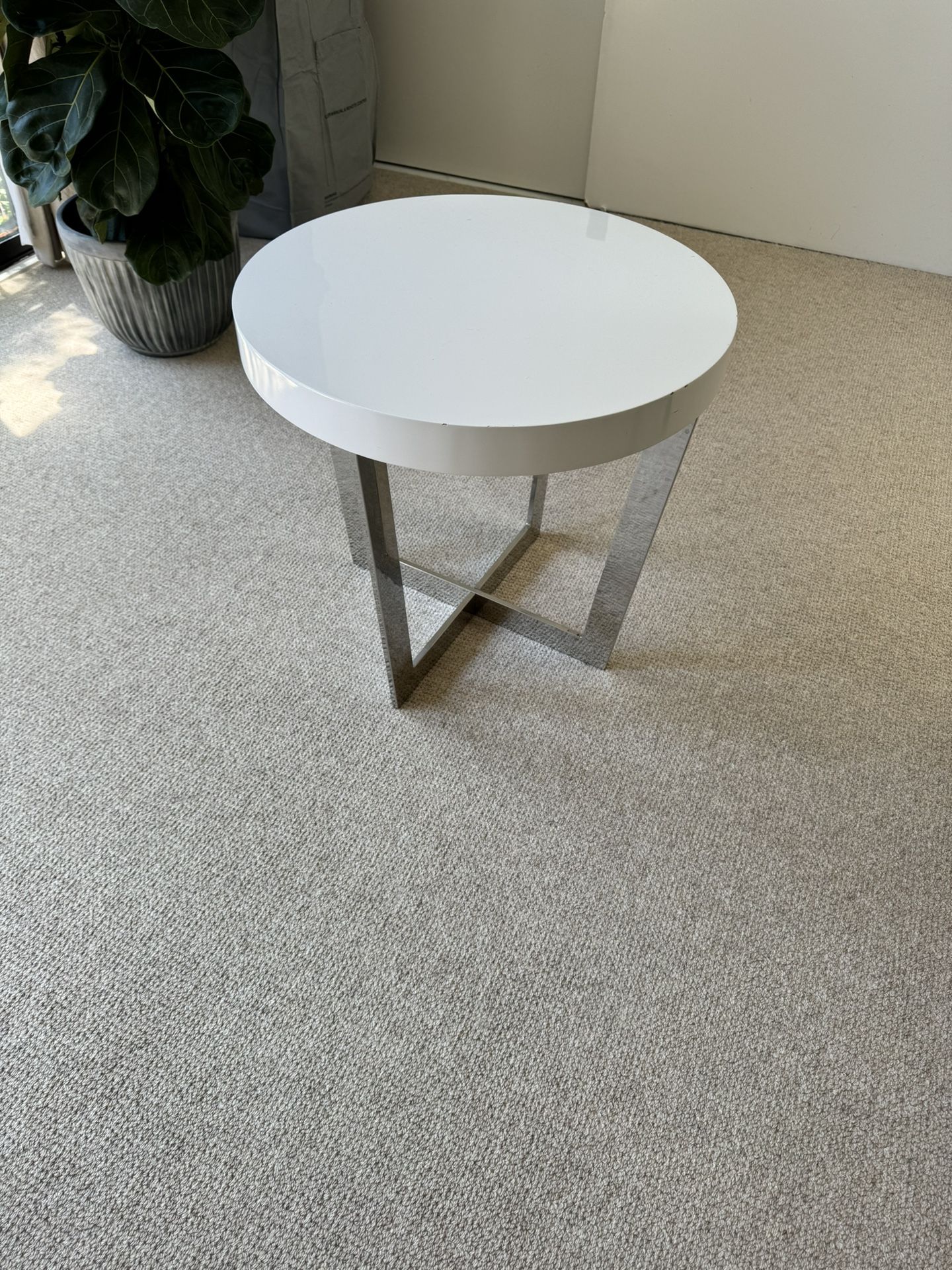 Round Side Table With Lacer Finish