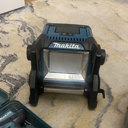 Makita DML811 18V LXT® Lithium-Ion Cordless/Corded Work Light