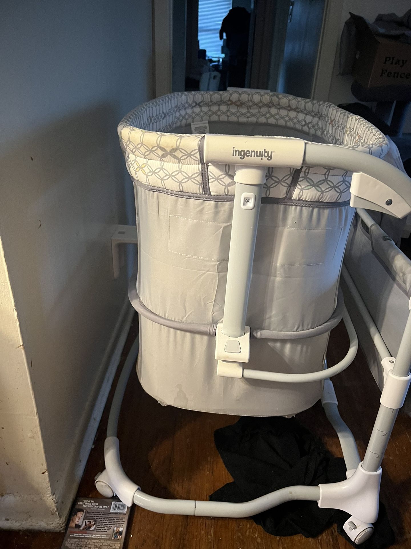 adjustable baby bassinet with sheets