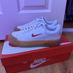 Nikes Size 7.5W Brand New