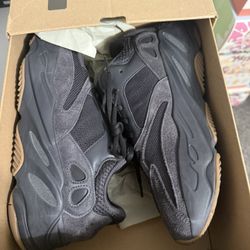 Yeezy 700 Size 10 