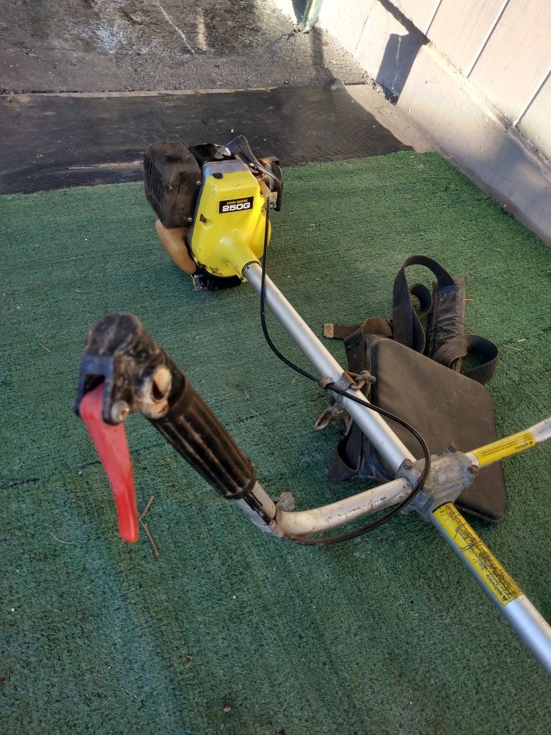 Comercial Trimmer JOHN DEERE 250G. works Well $105