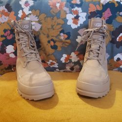 Women’s The Ugg Lug Sneaker Brand New Brand New With Box Never Worn