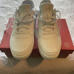 White Pumas 