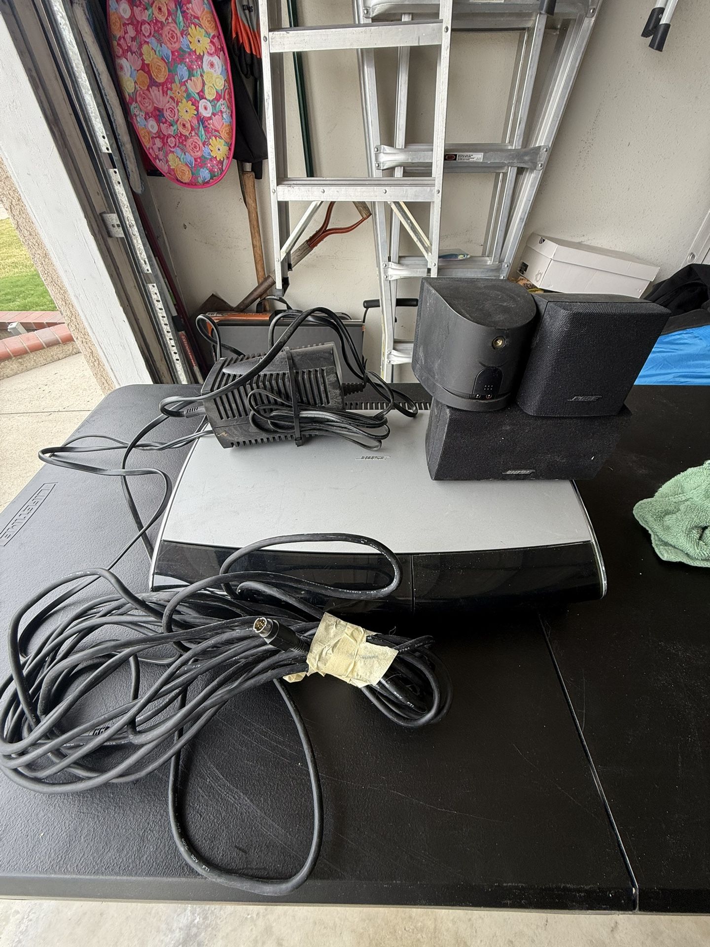 Bose Model AV18 Media Center With Center Speaker Single Speaker