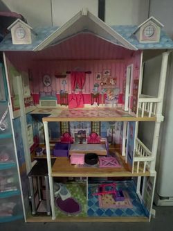 Pink barbie doll house with accessories and Barbie dolls