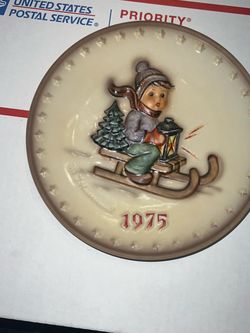 1975 Hummel annual plate. $20. Excellent no cracks chips or crazing . 7.5 inches.