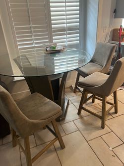 Round table and 3 chairs