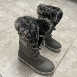 Girls Winter Boots Size 3, Northside brand.