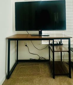 TCL Roku TV 43 inch with Stand and Table