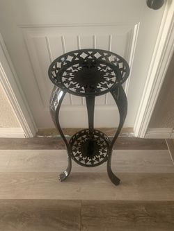 New metal plant stand