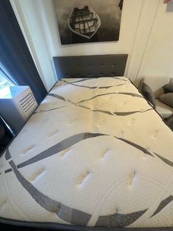 Queen, size bed mattress box and metal frame