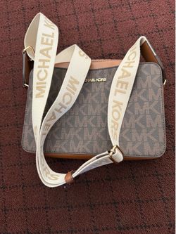 Michael kors purse for sale.  Like new condition