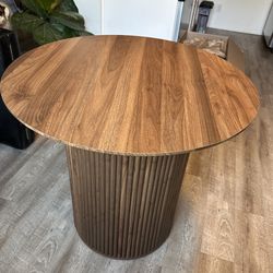 Round oak table