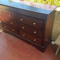 dresser with 6 drawers