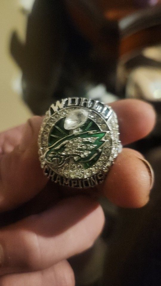 Heavyweight Philadelphia Eagles Super Bowl LII Replica Ring – Nick Foles MVP Edition
Relive the greatest moment in Philly sports history!