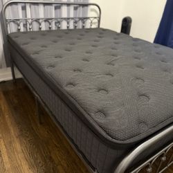 Brand new memory foam queen mattress hybrid 14  inches
