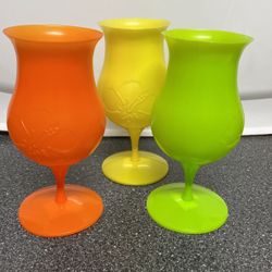 Hurricane Mugs Plastic And Bright Colors Set At 15