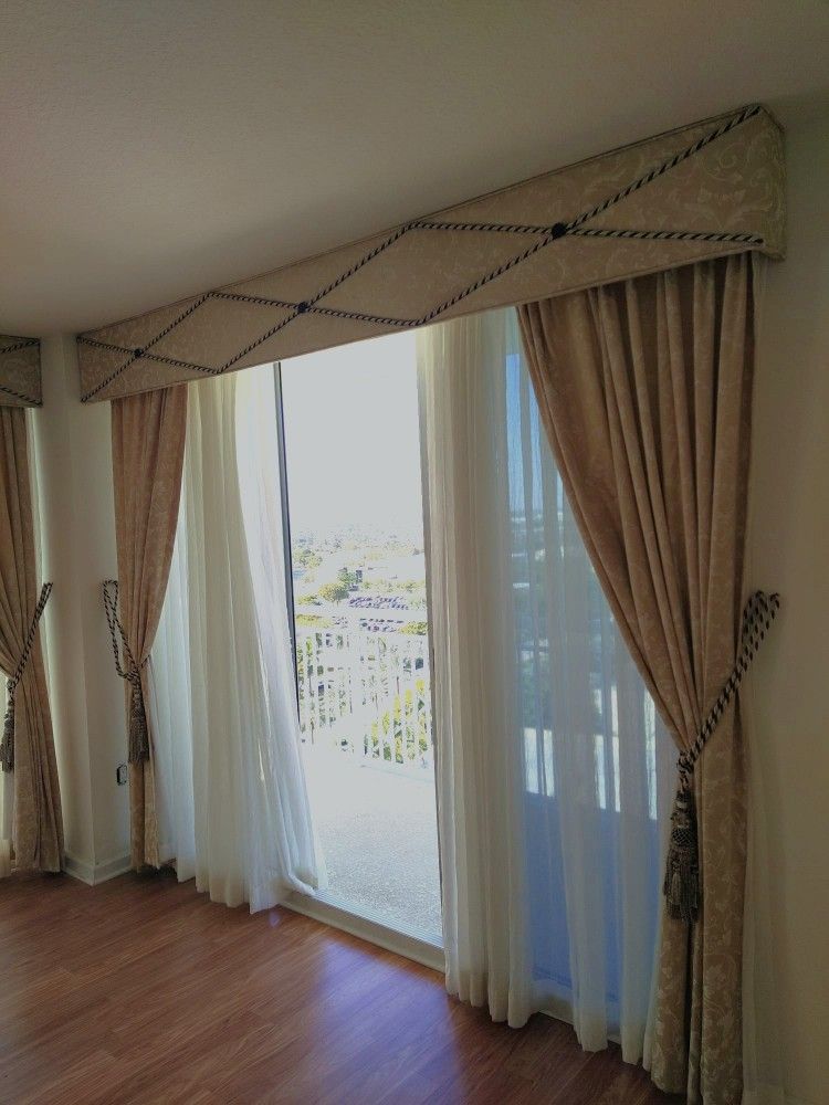 Custom Made Luxury Curtains Drapes With Wooden Valances for Sale in
